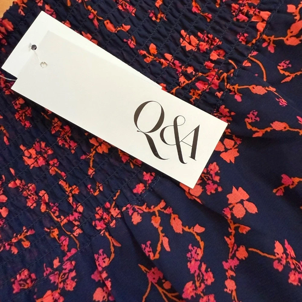 NWT Q&A 2 Tiered Navy and Pink Floral Skirt Size Small - Picture 3 of 5